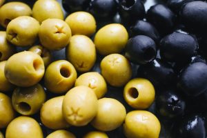 Zeytin ve ev yoğurdu her gün yemeliyiz